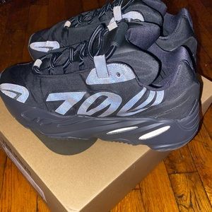 Yeezy 700 MNVN